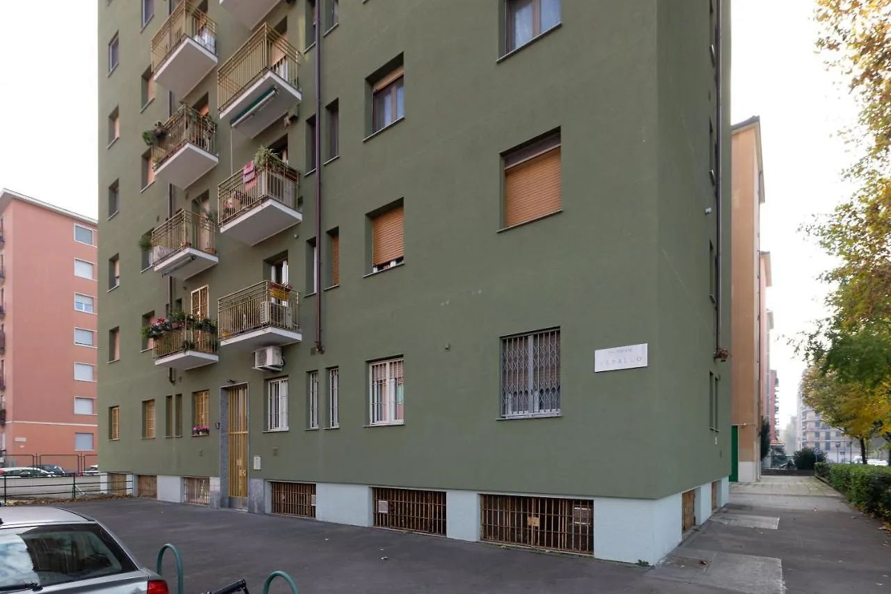 Cimiano M2 Balcony Apartment Milan