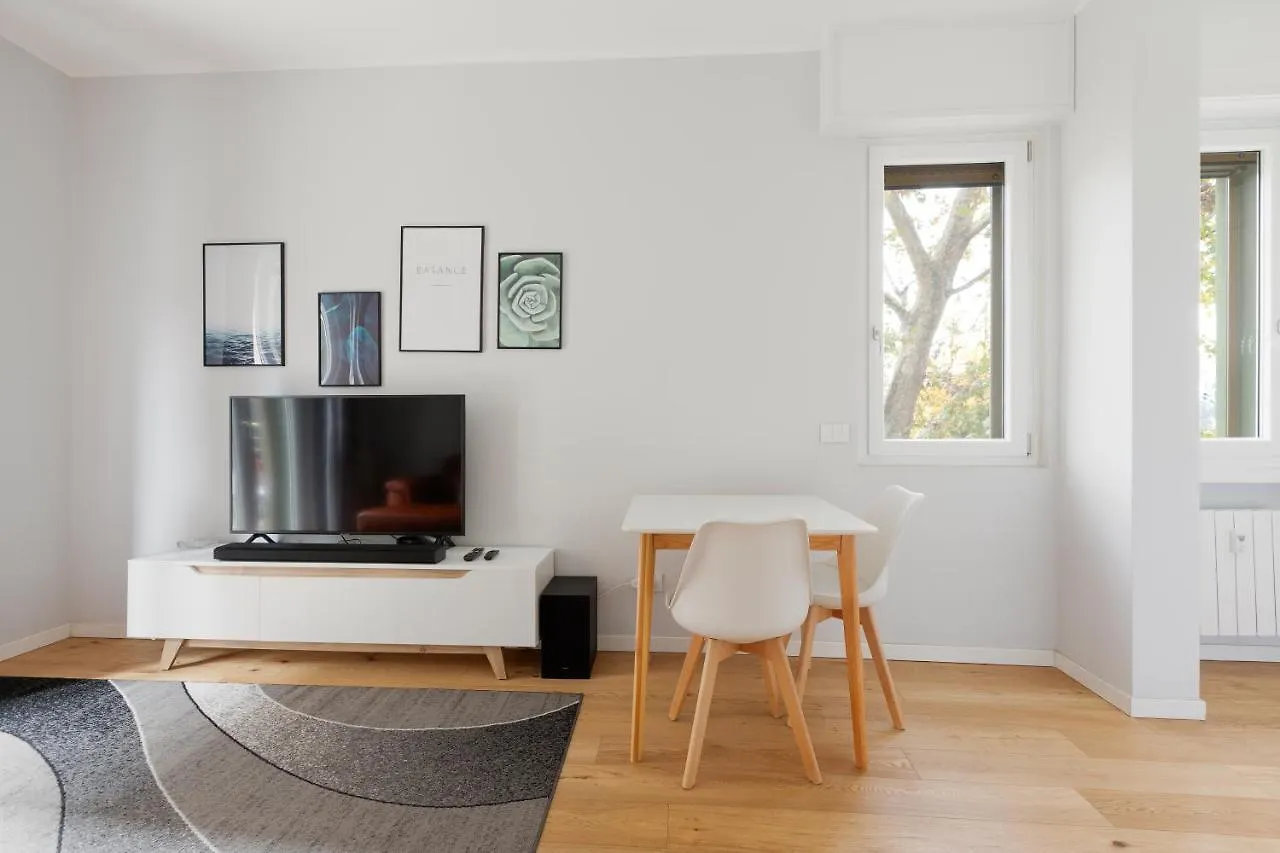 Cimiano M2 Balcony Apartment Milan Italy
